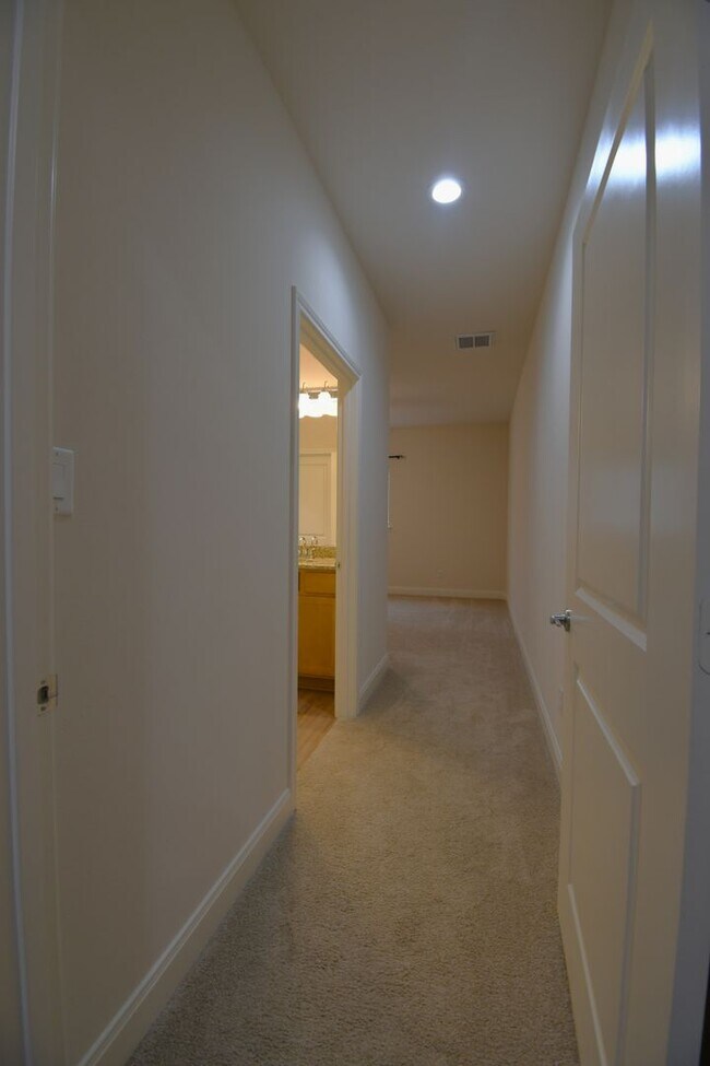 Building Photo - 6067 Hamilton Mdws Wy