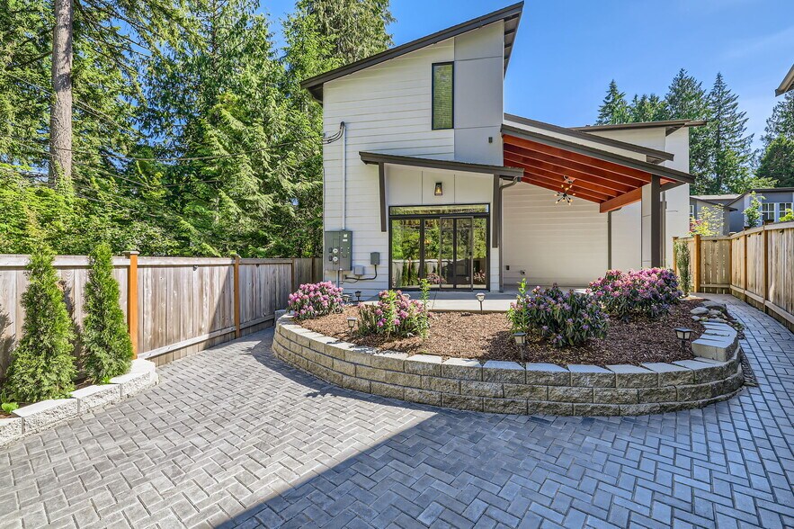 Yard - 19121 1st Dr SE