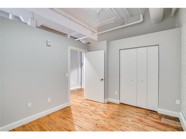 Building Photo - 340 N Sibley St