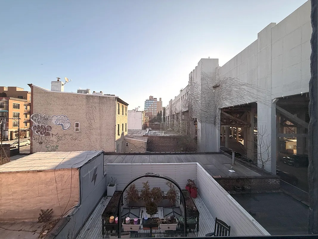 Building Photo - 461 3rd Ave