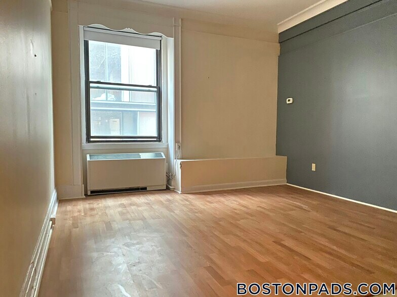 Building Photo - 62 Boylston St