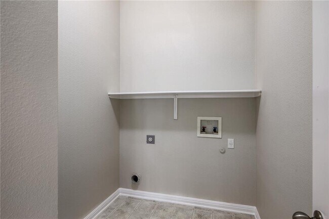 Building Photo - 1608 Bush Coat Ln