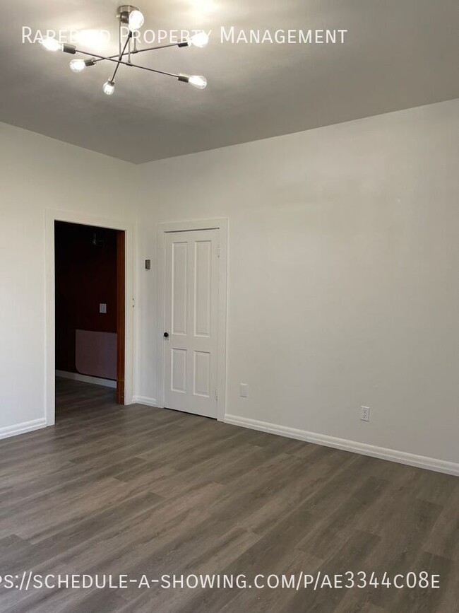 Building Photo - 1 Bed, 1 Bath unit in the McLoughlin Conse...