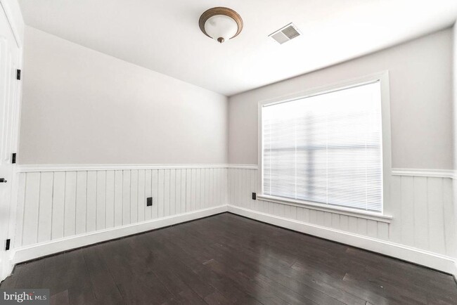 Building Photo - 3100 Esser Pl