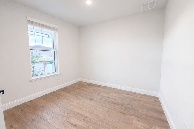 Building Photo - 2307 Birch View Ln