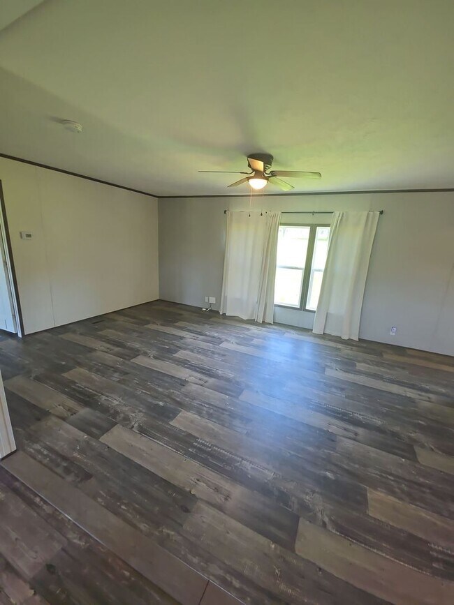 Building Photo - Spacious 4-Bedroom Home on 1 Acre in Peaceful Rickman Setting