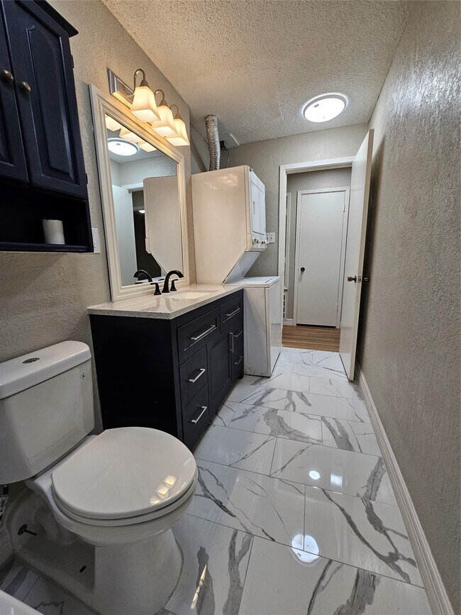 Building Photo - 10047 Westpark Dr