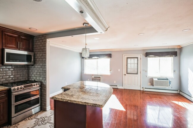 Building Photo - Spacious 4BR Duplex in Bronx