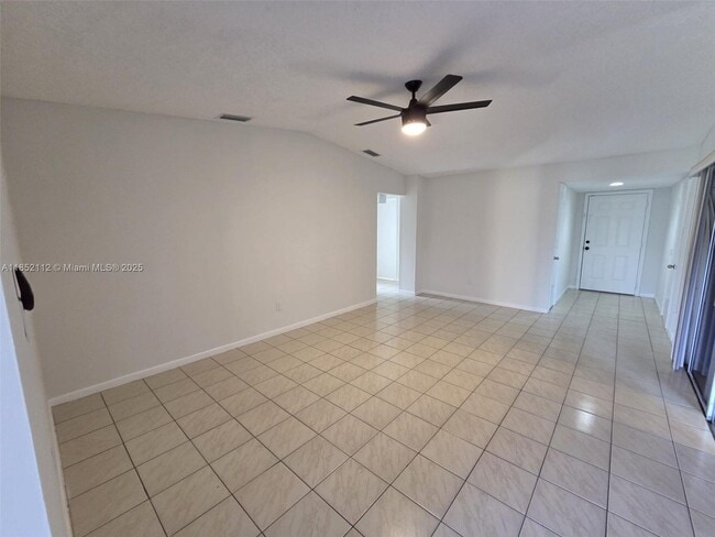 Building Photo - 9430 S Meadows Cir