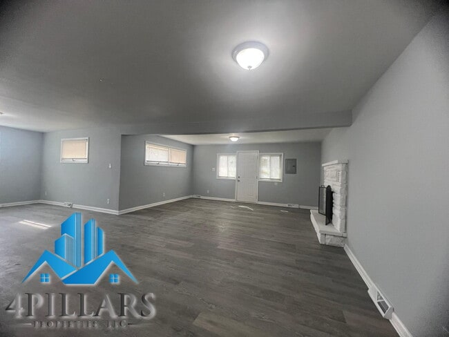 Building Photo - "Spacious 4-Bed, 2-Bath Gem on Kentucky Street – 2,178 Sq. Ft. of Comfort!"