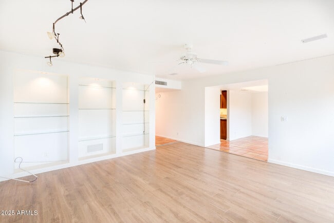 Building Photo - 20 E Redondo Dr