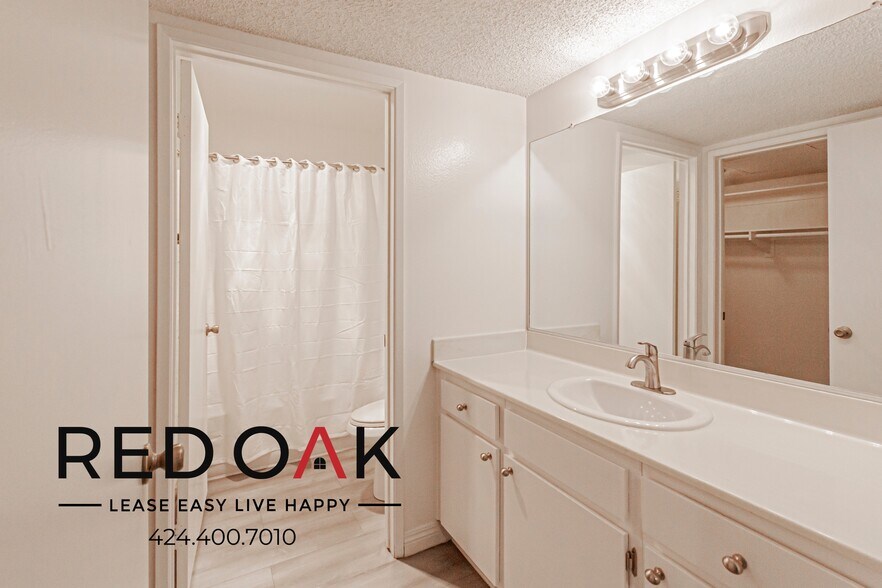 Building Photo - 8309 Cedros Ave
