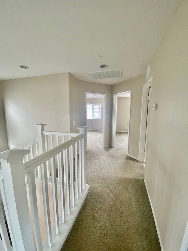 Building Photo - Oxnard- Spacious 3 bedroom in Westwind Com...