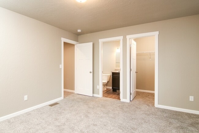 Building Photo - Modern Two Story Duplex for rent in Spokane Valley