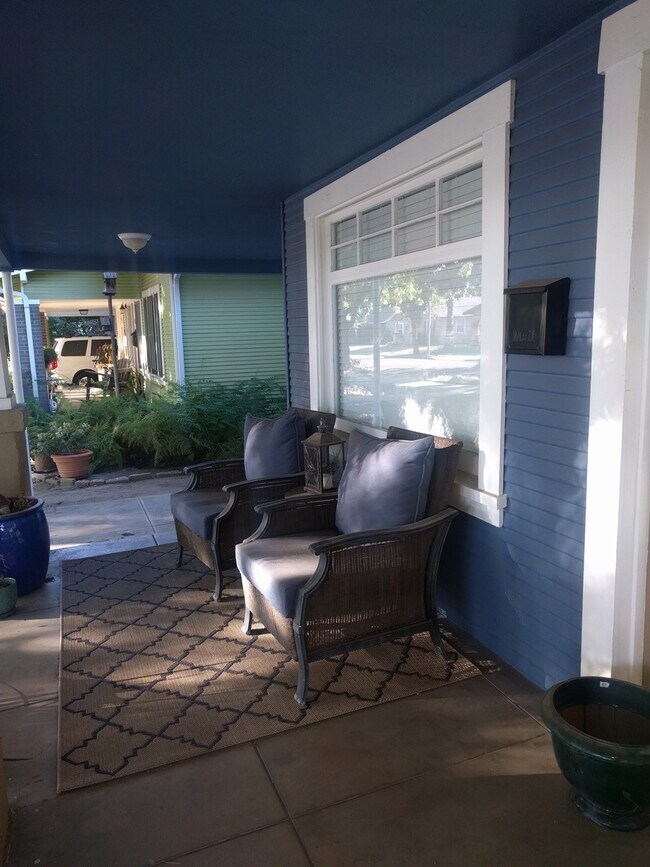 Building Photo - Craftsman Style Dream near Downtown