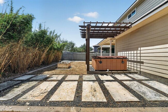 Building Photo - 1703 Comfort Ln