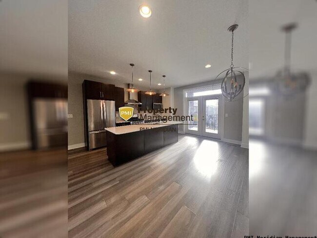 Building Photo - Downtown Indy Townhome!