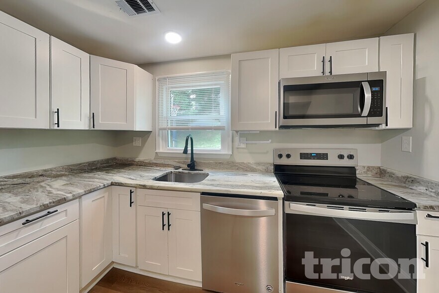 Building Photo - 1325 Farrara Dr