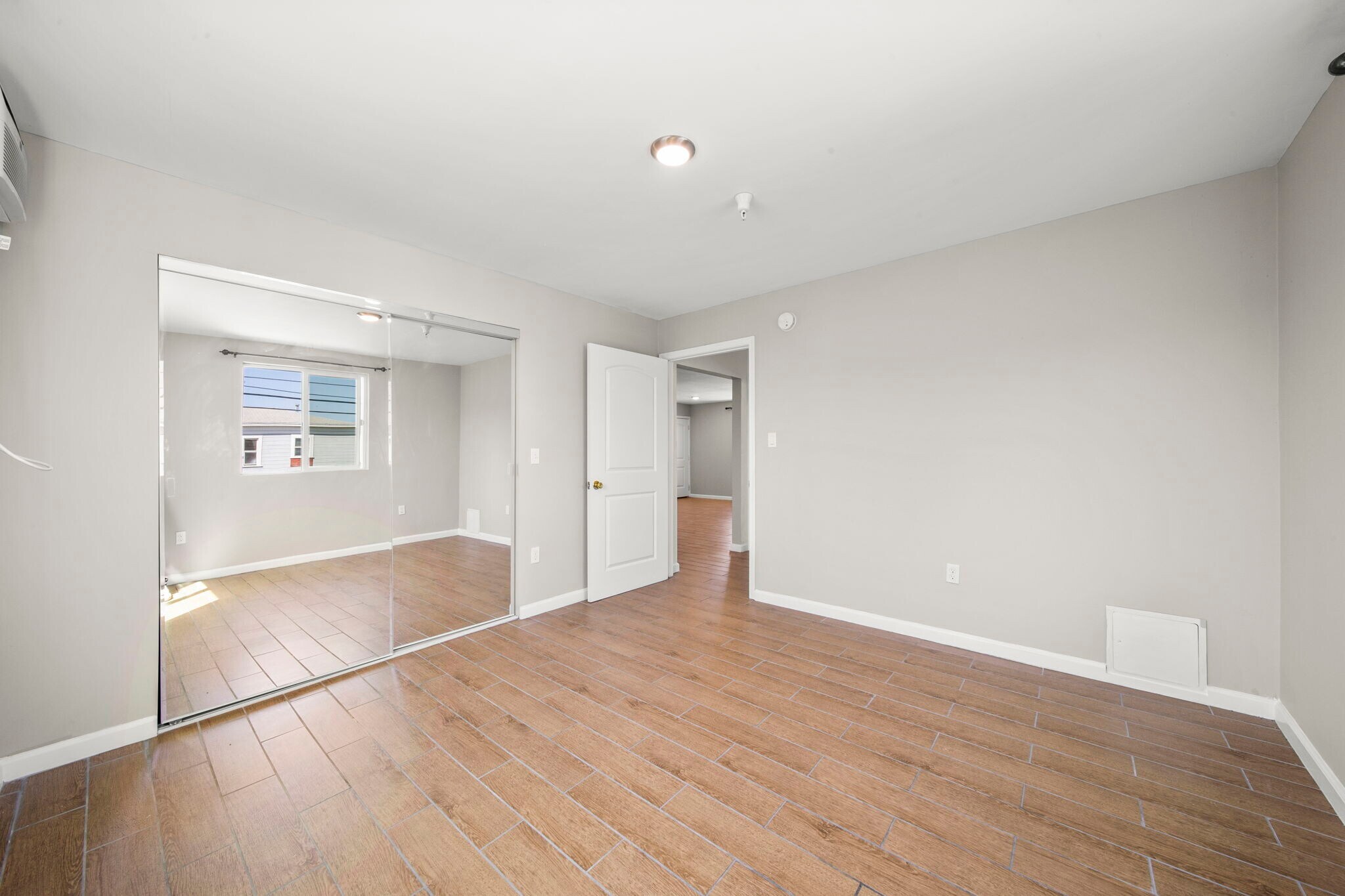 Building Photo - 1155 N Ardmore Ave