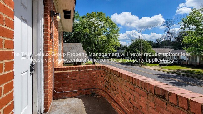 Building Photo - ** Large 1/1 ready now**