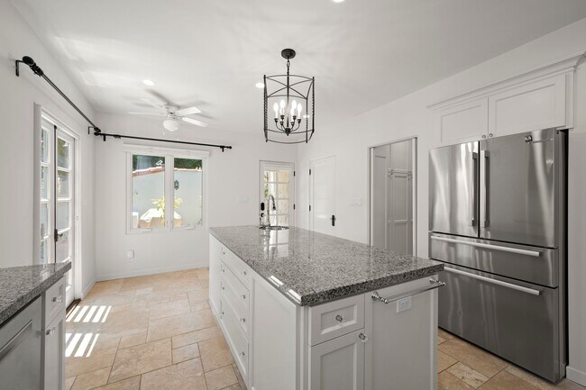 Building Photo - Kensington Exceptional Location 4Bed 3.5 Bath Private Gated Spanish Estate like property