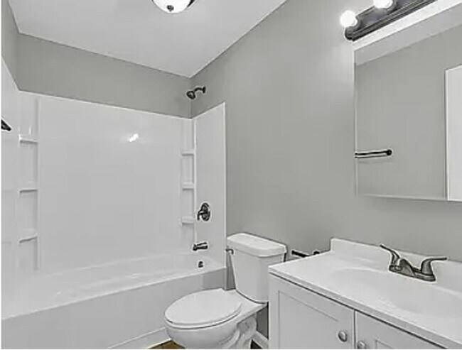 Building Photo - Two bedroom, one bath duplex in Urbana. Co...