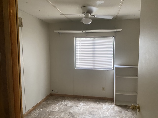 Bonus room! (10' by 10') Great for home office, crafts, etc. - 16550 County Road 282