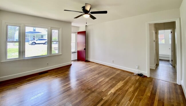 Building Photo - 648 Linfield Dr