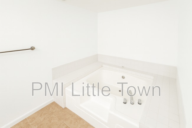 Building Photo - 2969 W Rowland Pl