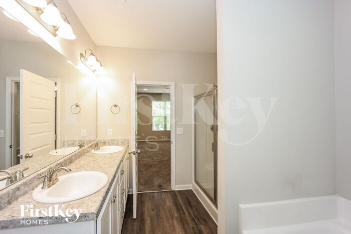 Building Photo - 209 Grove Pointe Dr