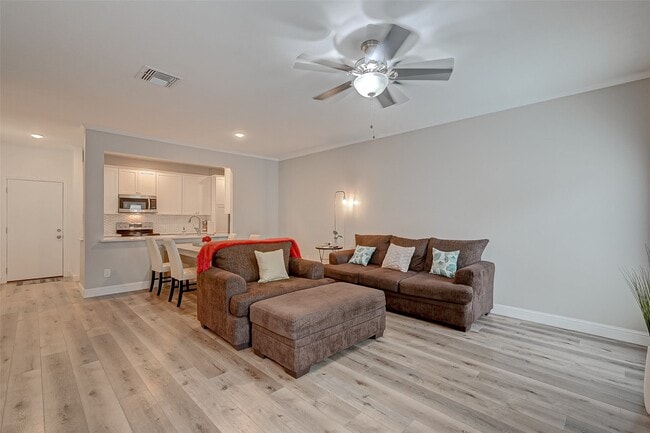 Building Photo - 8077 El Mundo St