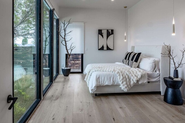 Building Photo - Modern Luxury Rental with Unobstructed Flatiron Views