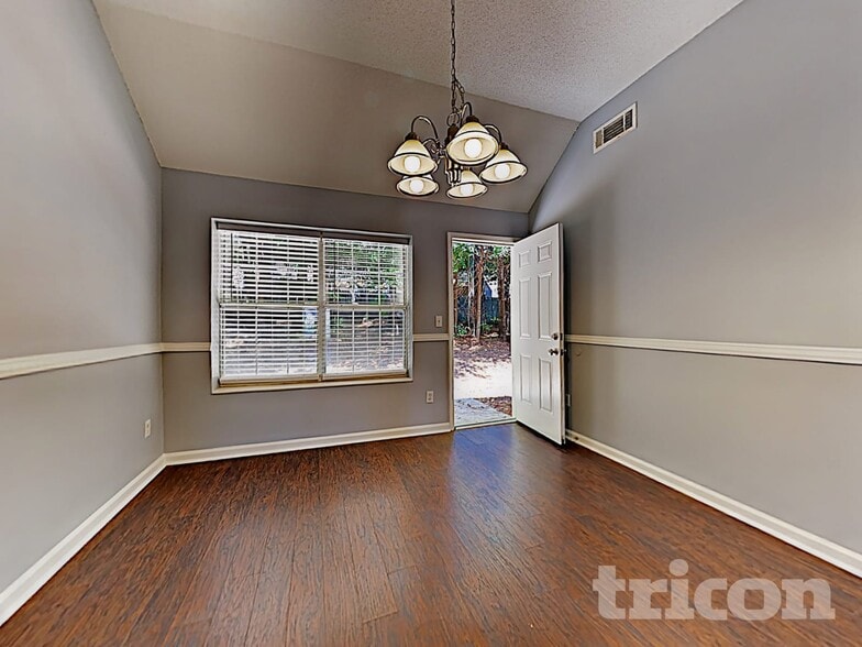 Building Photo - 416 Hillandale Park Dr