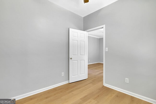 Building Photo - 569 N Fairfield Dr