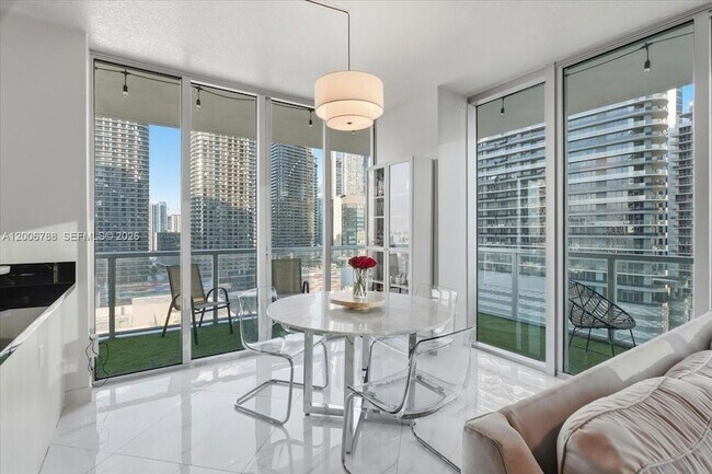 Building Photo - 1111 SW 1st Ave