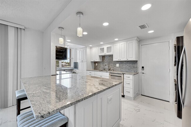 Building Photo - 1401 S Ocean Dr