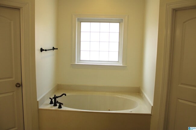 Building Photo - 2352 Arbor Glen