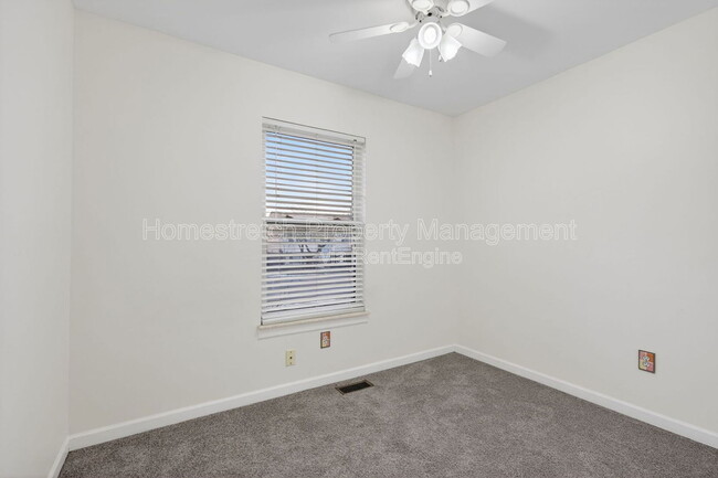 Building Photo - 4 Devondale Pl