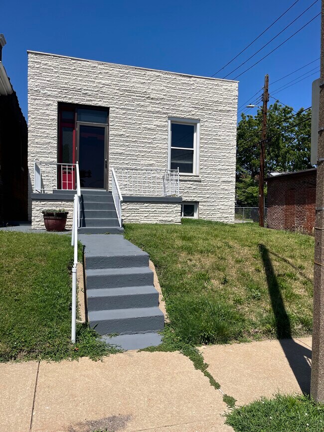 Front view - 4915 Loughborough Ave