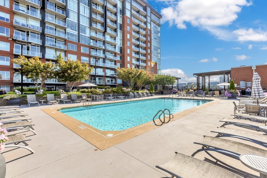 Building Photo - 600 12th Ave S