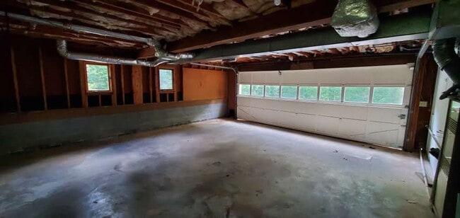 Building Photo - 4 Bedroom 3 Bathroom House