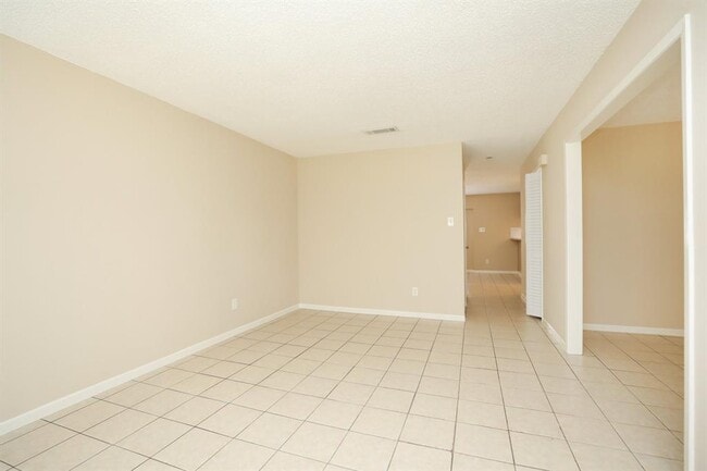 Building Photo - 1552 East Ave