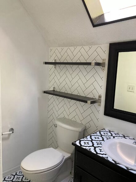 Building Photo - 1782 Ames Pl E