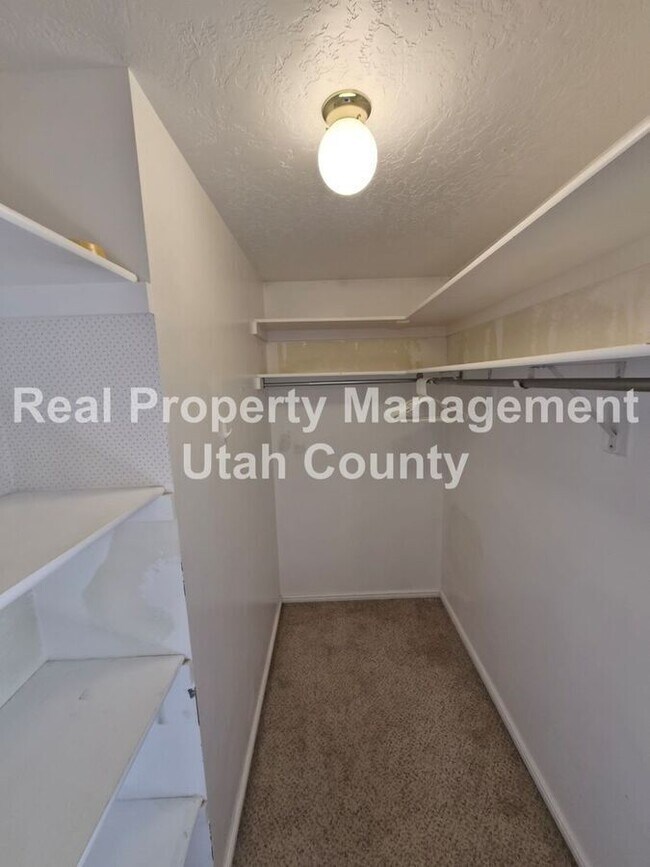 Building Photo - 510 E 300 S