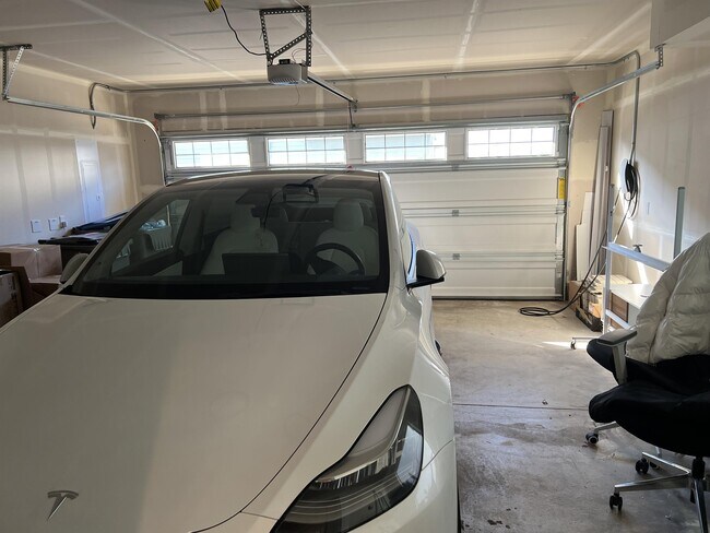 Building Photo - 4179 SE 68th Ave