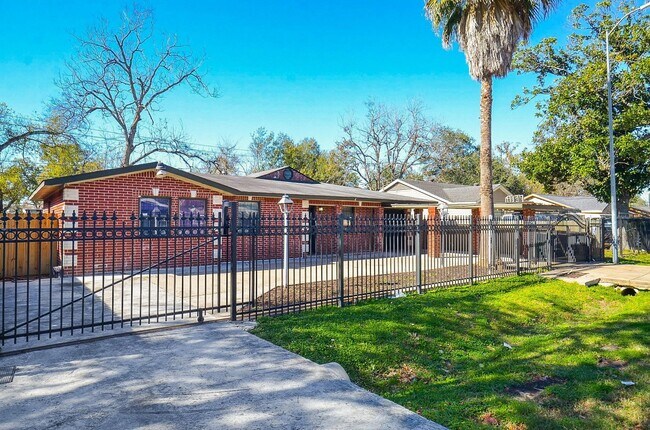 Building Photo - 11517 Bannister Ln