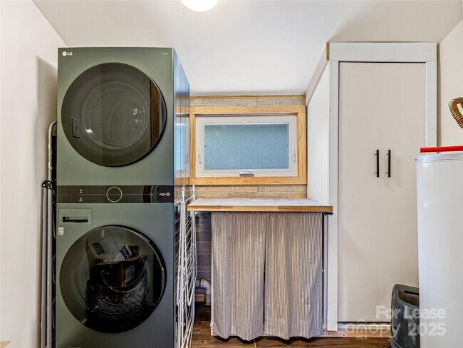 Building Photo - 44 Broadview Ave