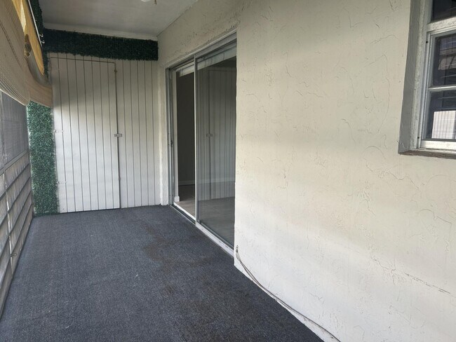 Building Photo - 10693 N Military Trl