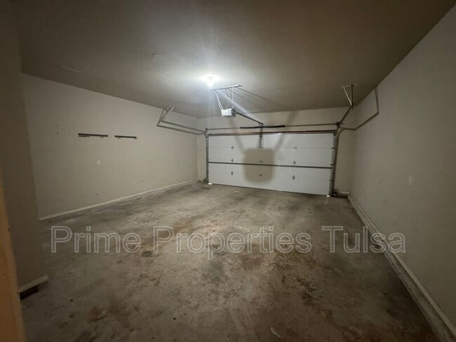 Building Photo - 10640 E 114th St S