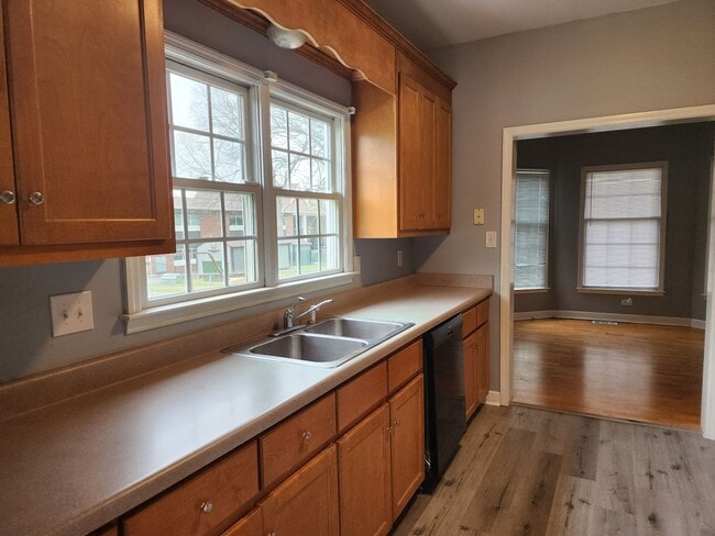 Building Photo - Two Bedroom w/Loft